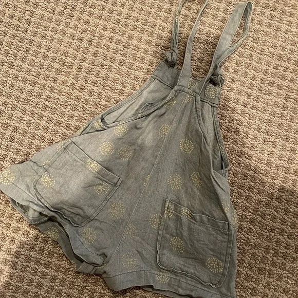 Kids Rylee+Cru Flower Overalls in a Size 2-3Y - Picture 2 of 3